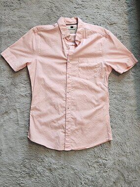 Men's pink short sleeve button down shirt medium/small